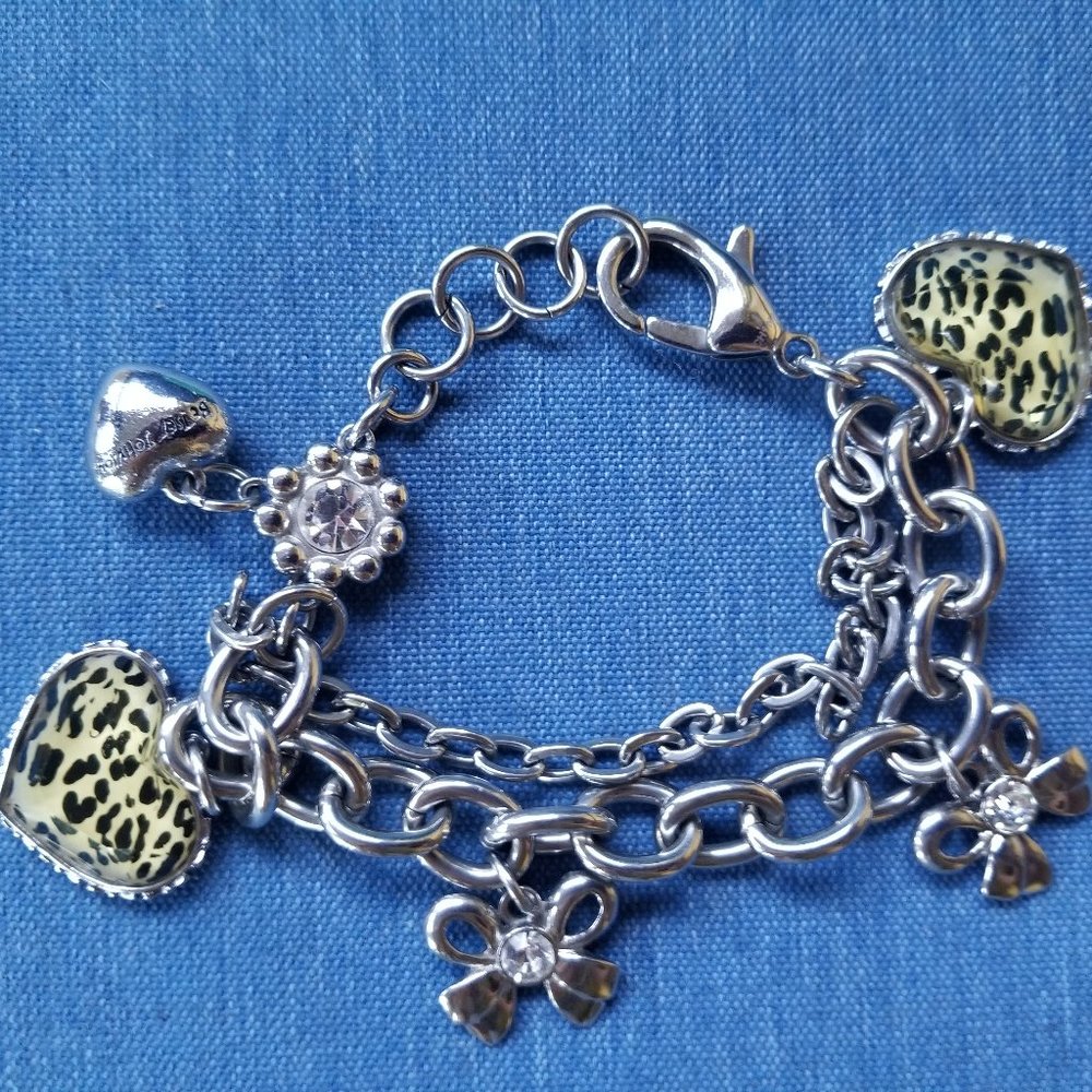 🩶🎀Betsey Johnson Silver-tone Cheetah Cat Print Charm Bracelet EPC🎀🩶 - Picture 4 of 4